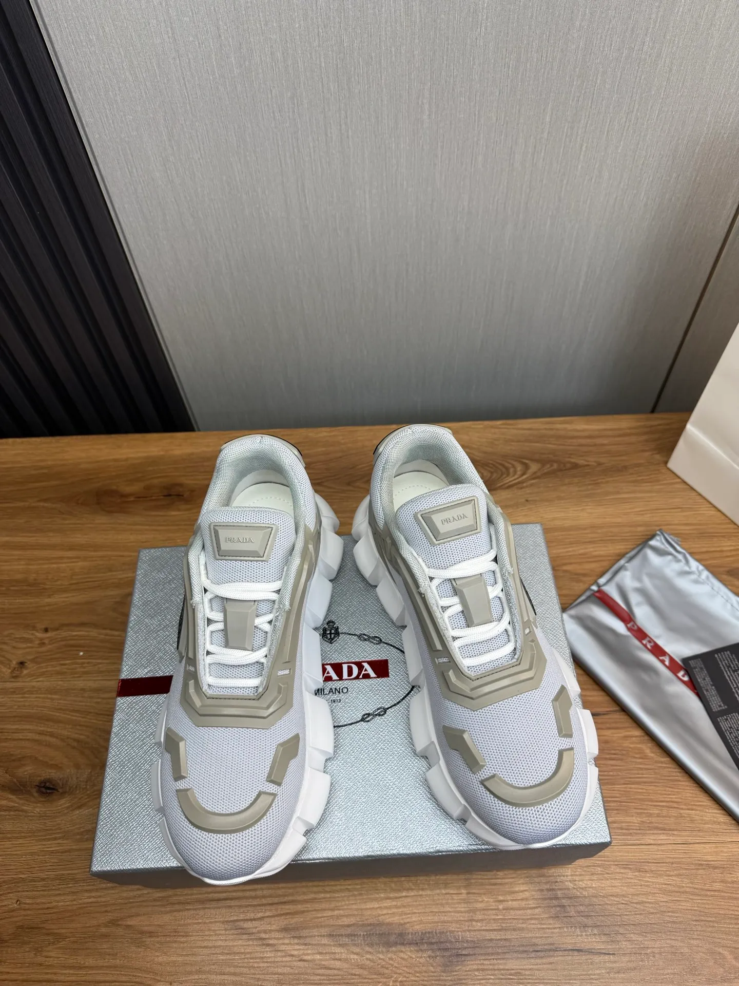 Factory price 580💰 [PRADA] Men's shoes are popular in the counter, official website is synchronized, 1 high-quality shipment ✔️Original mesh + cowhide lining, 1🆚1 replica, original bottom, 38-45 (45 customized, non-refundable)